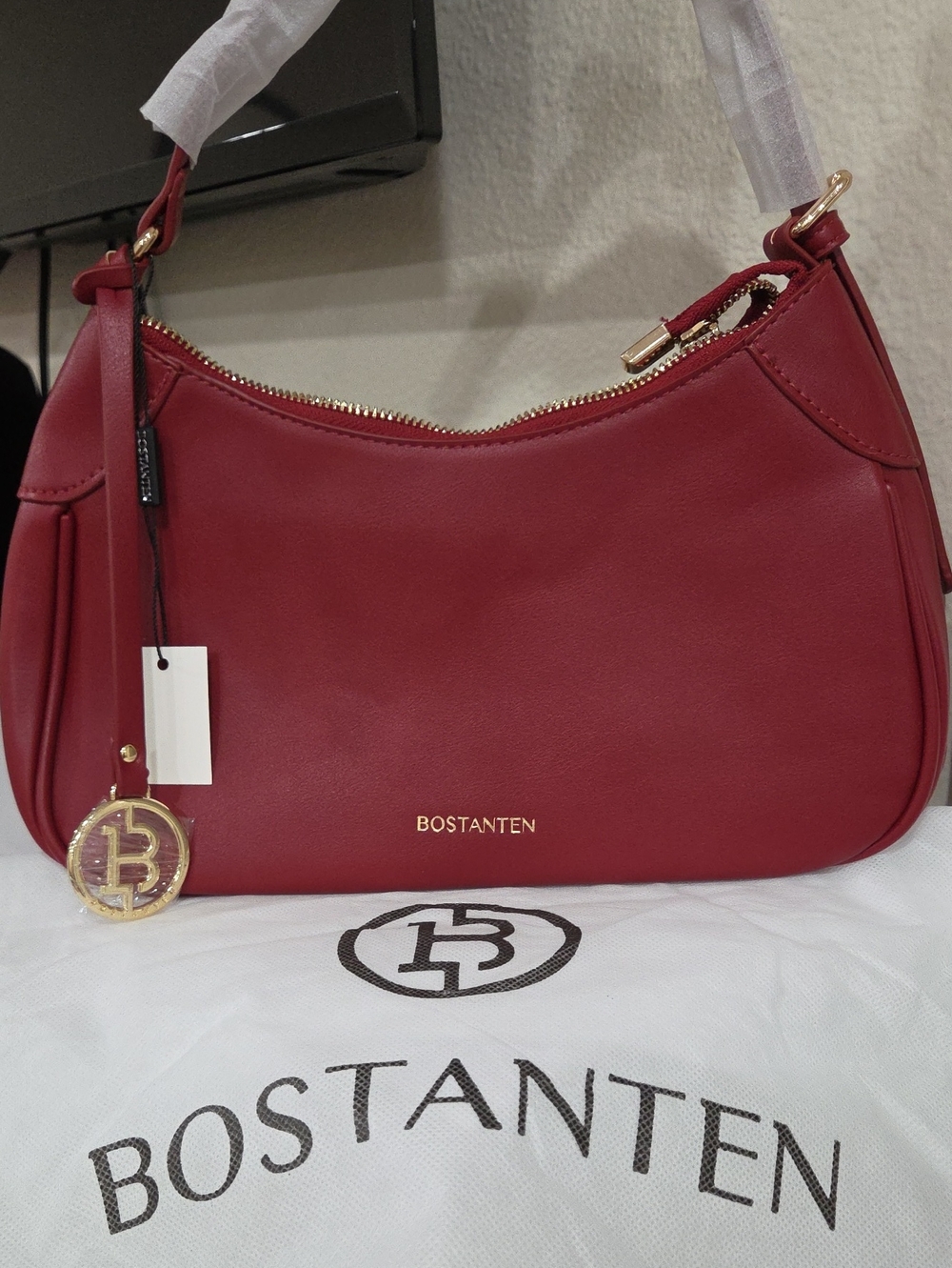 BOSTANTEN Crimson Red Leather Shoulder Bag with Gold Hardware